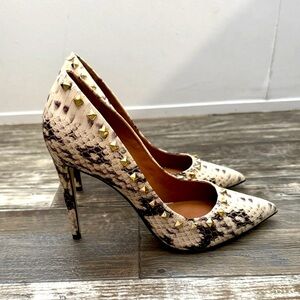 Steve Madden heel shoes size 9 worn once snake skin print with gold accents